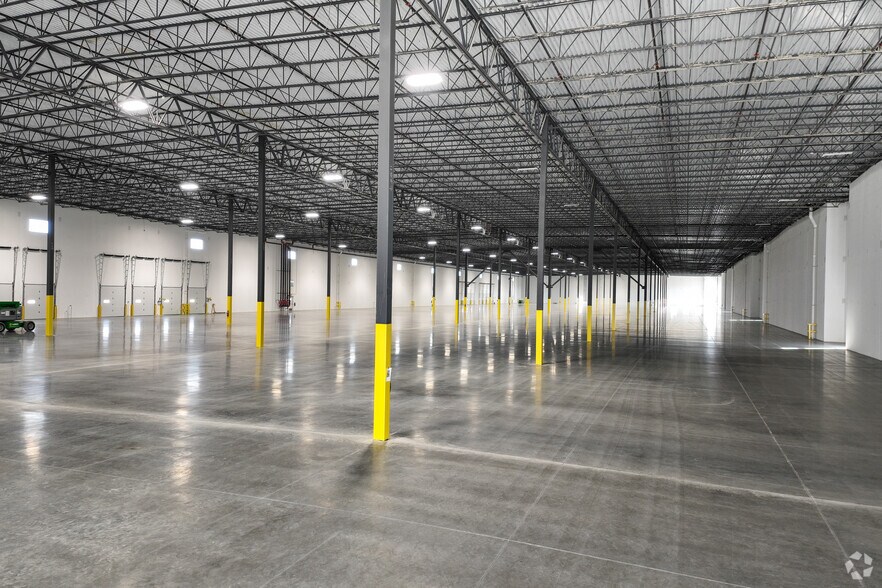 More Photos Of 20220 Fenside Crossing, Westfield Distribution For Lease