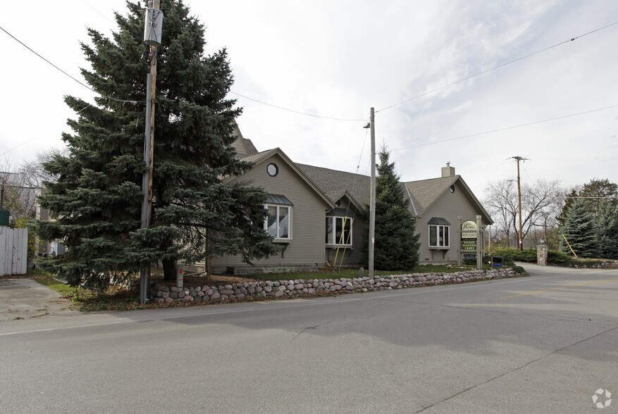 More Photos Of N67W33525 County Road K, Oconomowoc General Retail For Sale