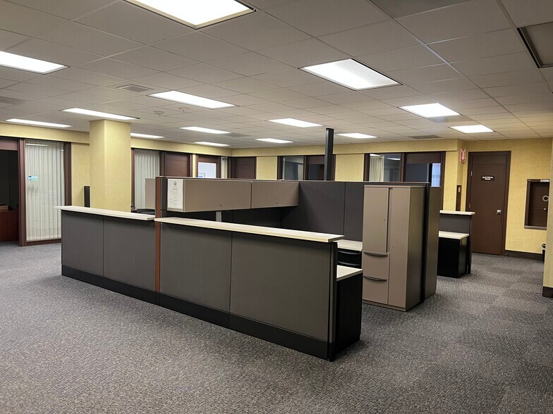 More Photos Of 3400 Avenue H, Rosenberg Office For Sale