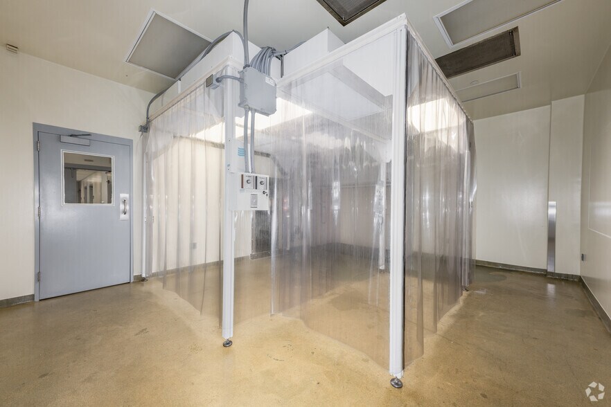 More Photos Of 6411 Beckley St, Baltimore Research And Development For Lease