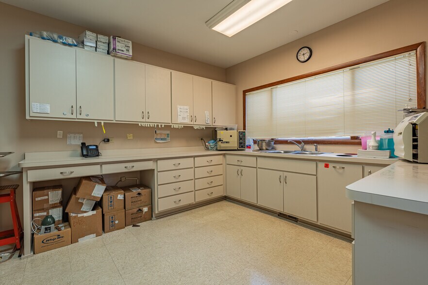 More Photos Of 302 N Hammes Ave, Joliet Medical For Lease