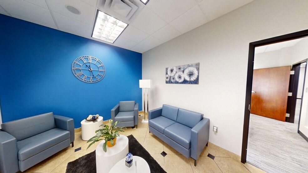 More Photos Of 7851 Freeway Cir, Middleburg Heights Flex For Sale