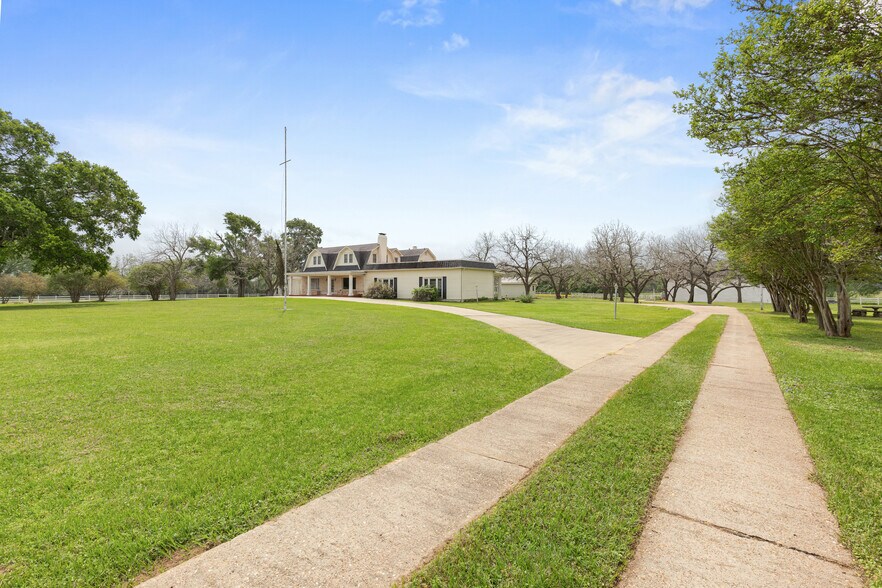 More Photos Of 53447 Highway 290, Hempstead Specialty For Sale