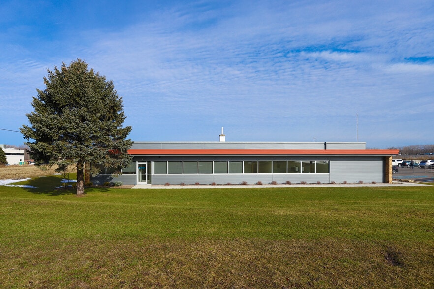 More Photos Of 5311 Plainfield Ave NE, Grand Rapids Manufacturing For Lease