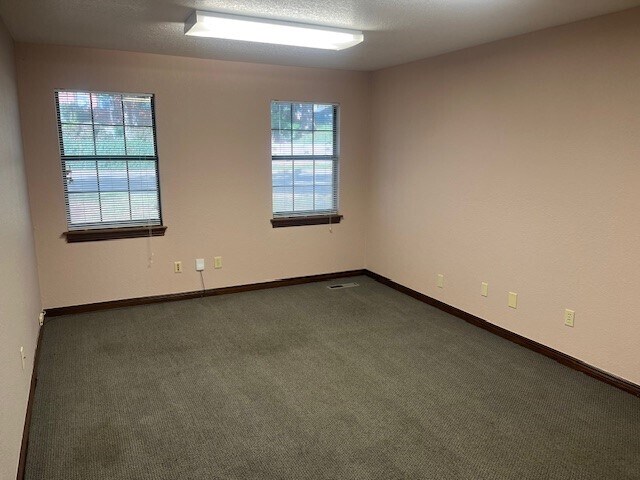 More Photos Of 2000 E 15th St, Edmond Medical For Lease