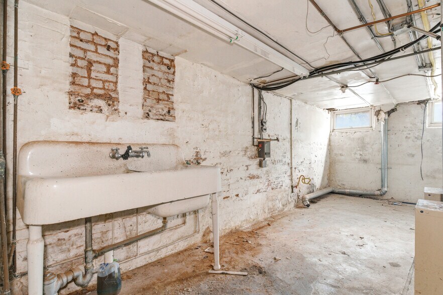 More Photos Of 369 E Kinney St, Newark Apartments For Sale