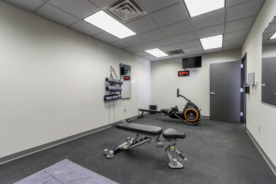 More Photos Of 1740 Park Ave, Plover Storefront Retail Office For Lease