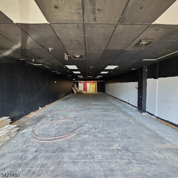 More Photos Of 713 E Main St, Bridgewater Convenience Store For Lease