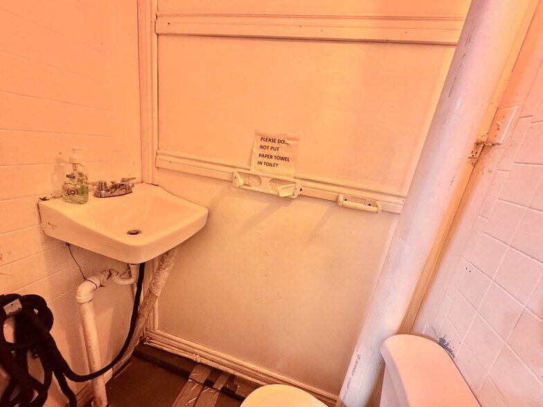 More Photos Of 91-08 Sutter Ave, Ozone Park Storefront Retail Residential For Sale