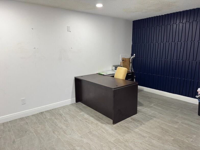 More Photos Of 5401 Alhambra Dr, Orlando Office For Lease