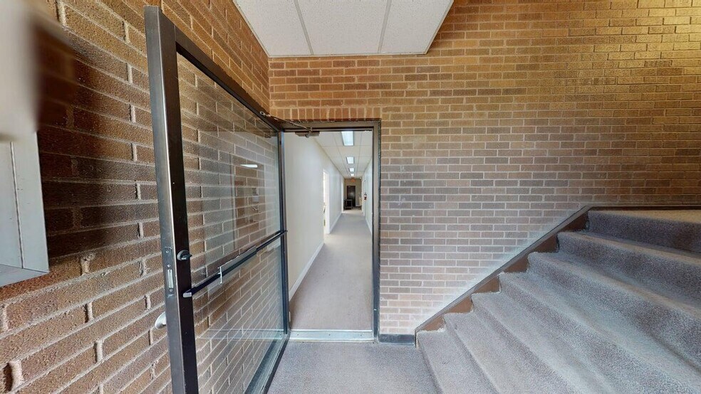 More Photos Of 1235 E Davis, Arlington Heights Office For Lease