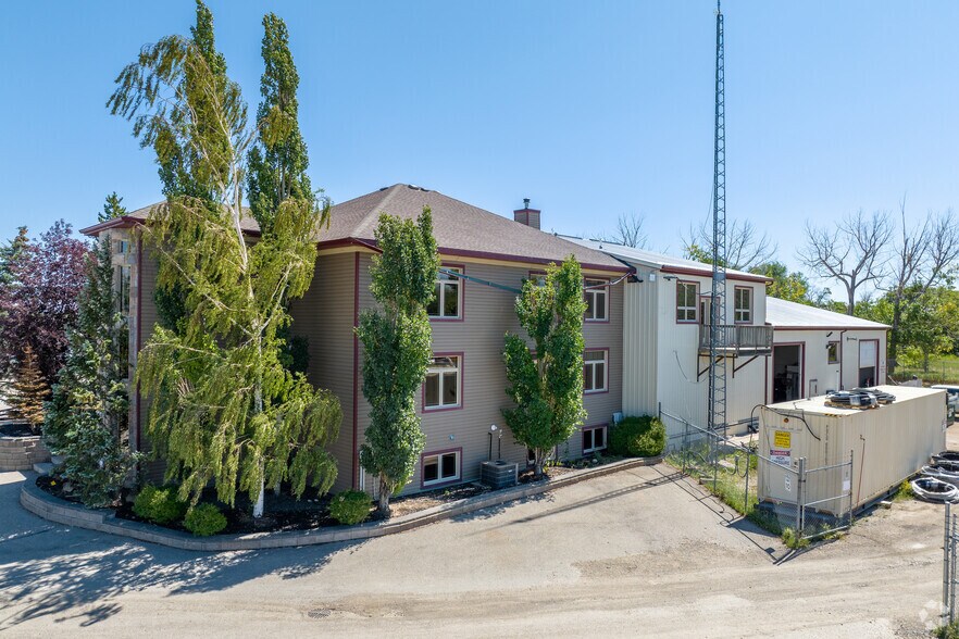 More Photos Of 118 Canal Gdns, Strathmore Light Distribution For Sale