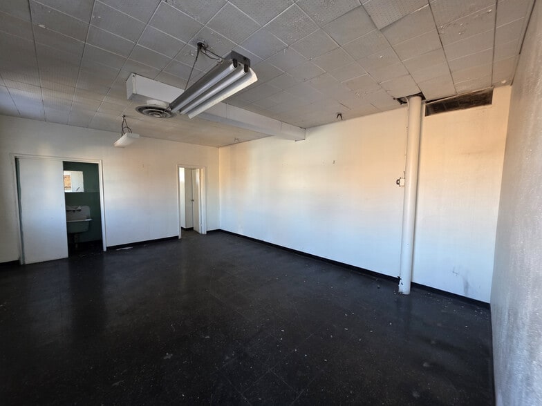 More Photos Of 618 2nd St, Toledo Freestanding For Sale