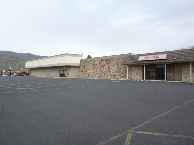 Primary Photo Of 511 3rd St, Clarkston General Retail For Lease