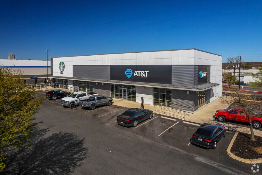 More Photos Of 2639 NW Loop 410, San Antonio Freestanding For Lease