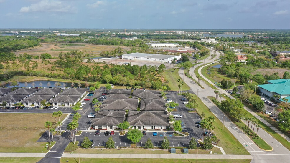 More Photos Of 7316-7320 Delainey Ct E, Sarasota Office Residential For Sale