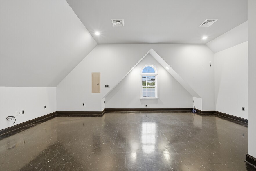 More Photos Of 166 S Broad St, Meriden Medical For Lease
