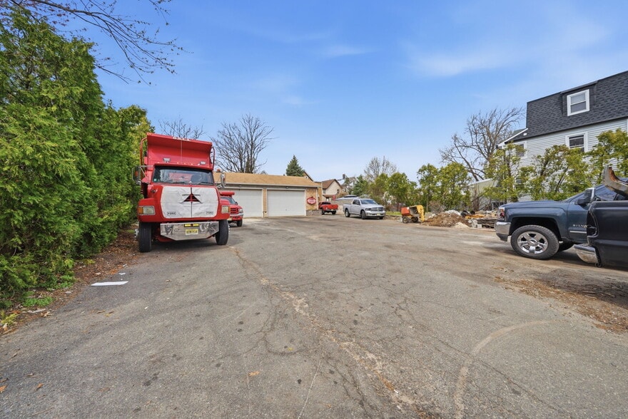 More Photos Of 437-438 Burnside St, Orange Warehouse For Sale