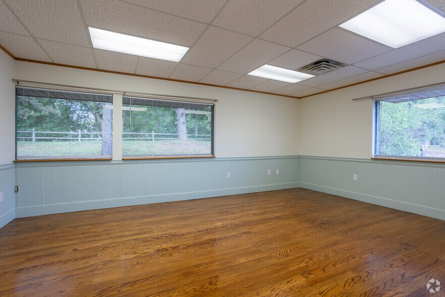 More Photos Of 411 W Lake Lansing Rd, East Lansing Unknown For Lease