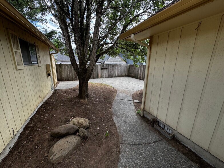 More Photos Of 612 NE 2nd Ave, Camas Office Residential For Sale