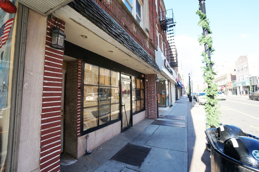 More Photos Of 215 Main St, Hackensack Storefront Retail Residential For Lease