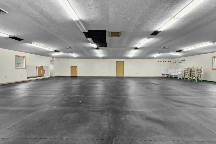 More Photos Of 150 Mensa Dr, Noblesville Office For Sale