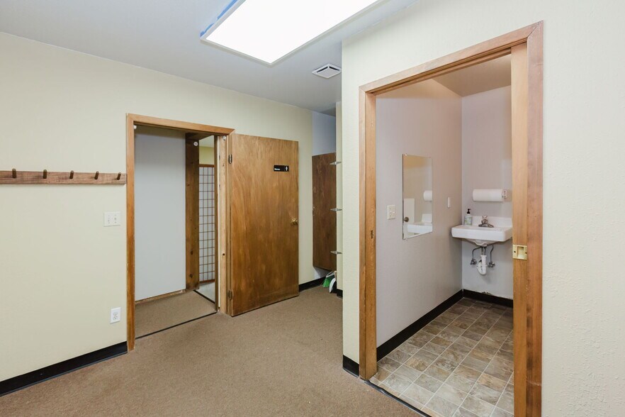 More Photos Of 4560 SE Mile Hill Dr, Port Orchard Freestanding For Lease