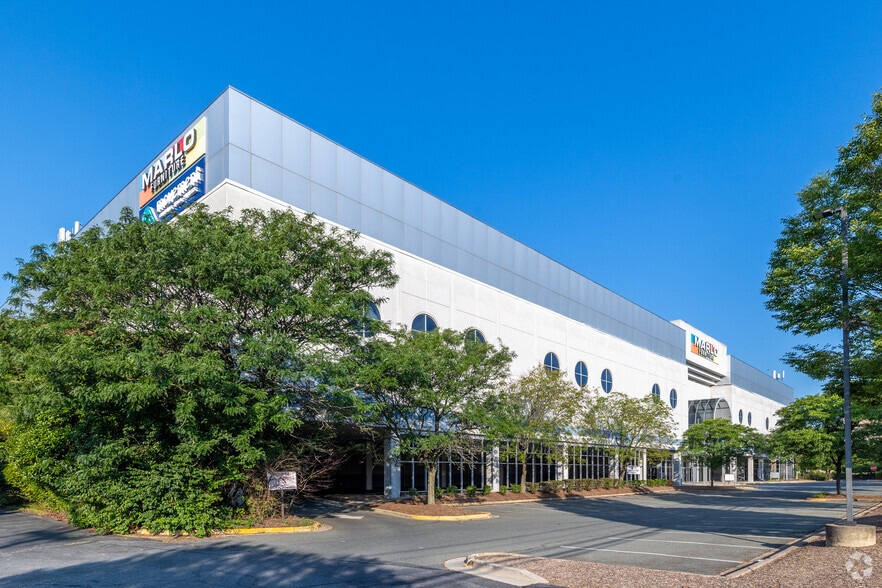 More Photos Of 725 Rockville Pike, Rockville Showroom For Lease