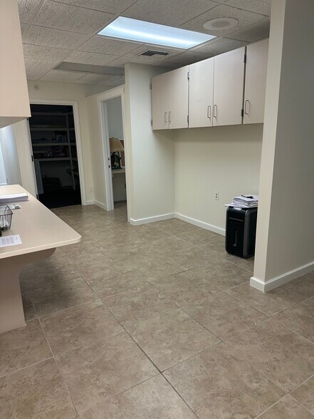 More Photos Of 4091 Colonial Blvd, Fort Myers Office For Sale