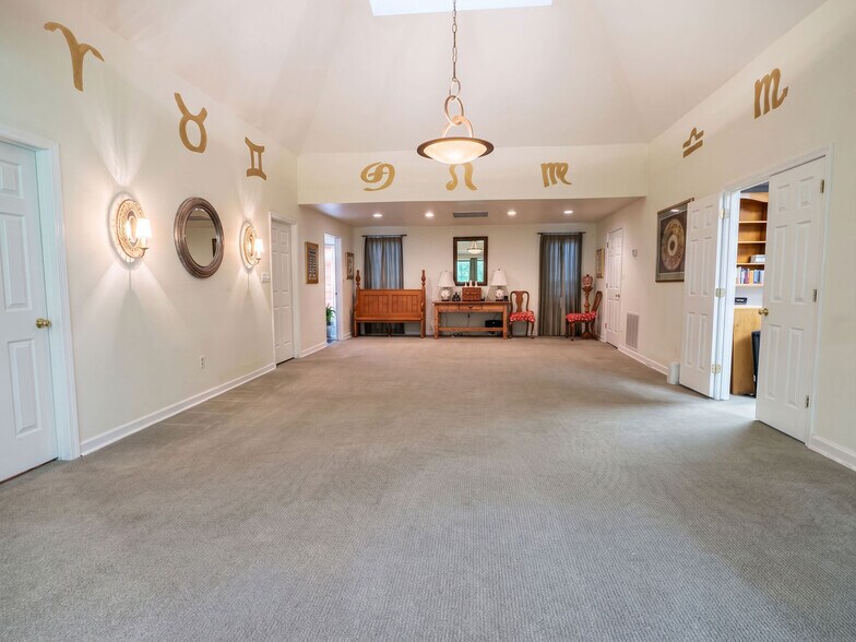 More Photos Of 2054 Harobi Dr, Tucker Specialty For Lease