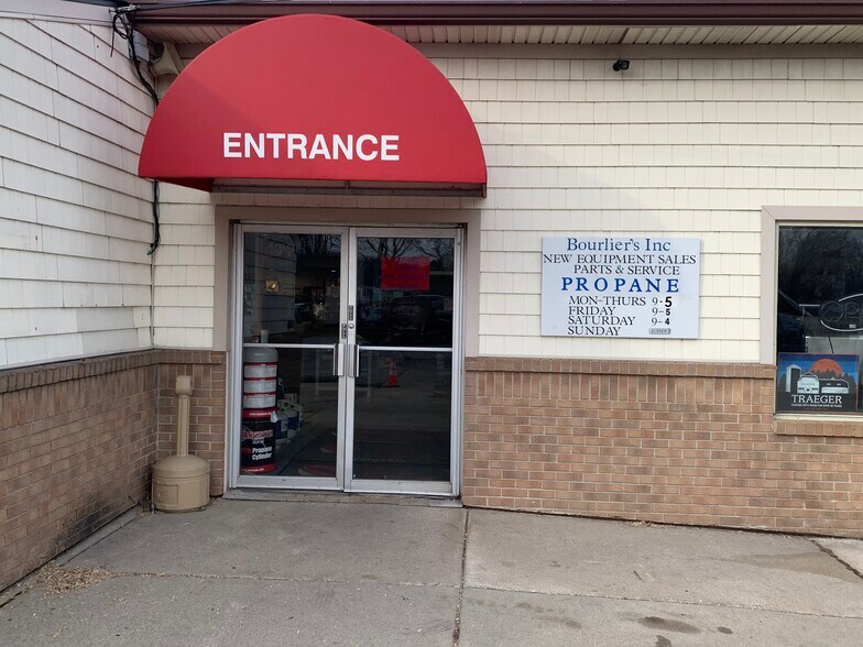 More Photos Of 35850 Utica Rd, Clinton Township General Retail For Sale