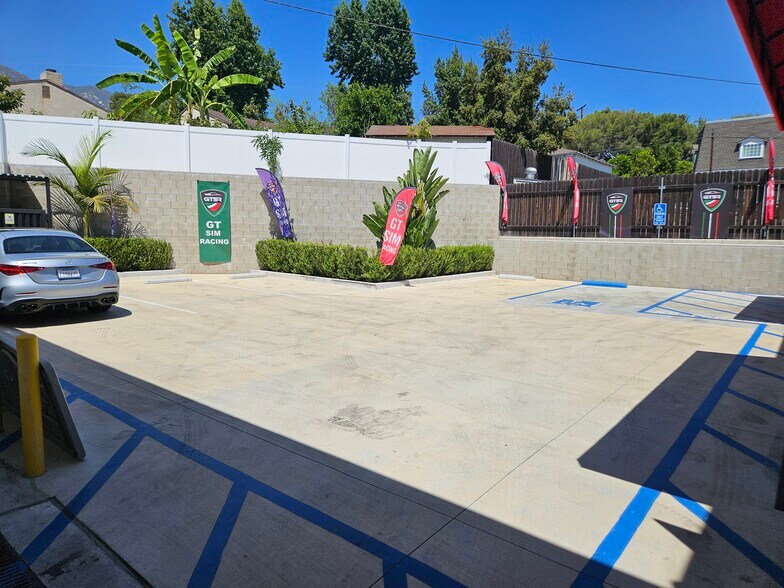 More Photos Of 2865 Foothill Blvd, La Crescenta Storefront Retail Office For Lease