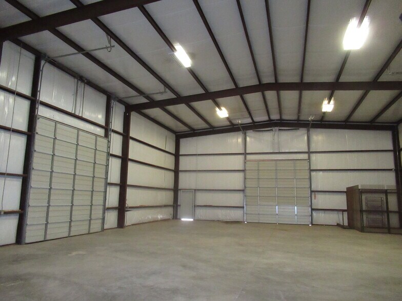 More Photos Of 3306 S County Road 1108 & I-20, Midland Warehouse For Lease