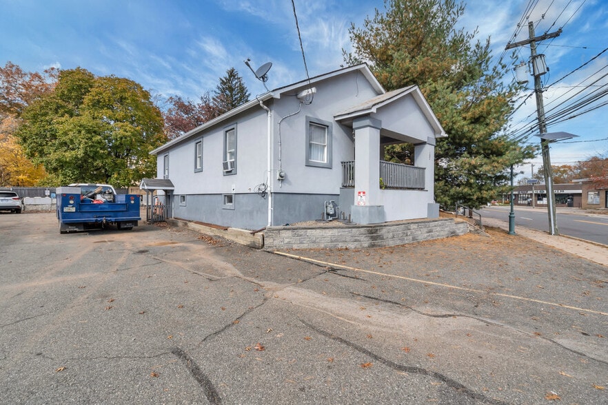 More Photos Of 142 S Livingston Ave, Livingston Unknown For Lease