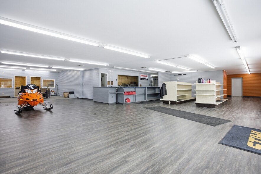 More Photos Of 4150 State Highway 13, Wisconsin Dells Freestanding For Sale