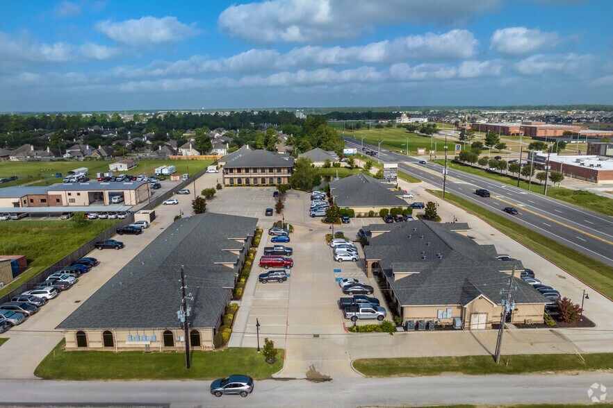 More Photos Of 7115 FM 2920, Spring Unknown For Lease