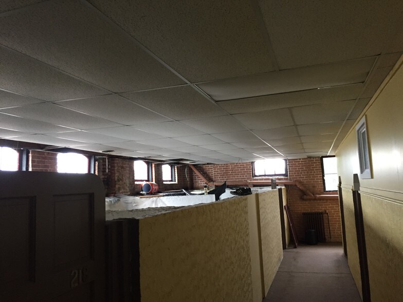 More Photos Of 31505 Grand River Ave, Farmington Research And Development For Sale