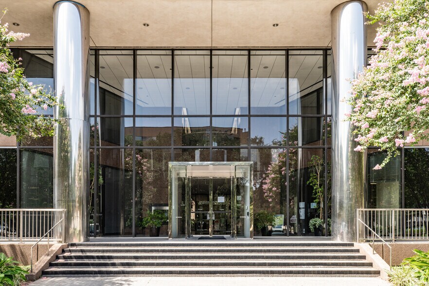 More Photos Of 1701 Directors Blvd, Austin Office For Lease