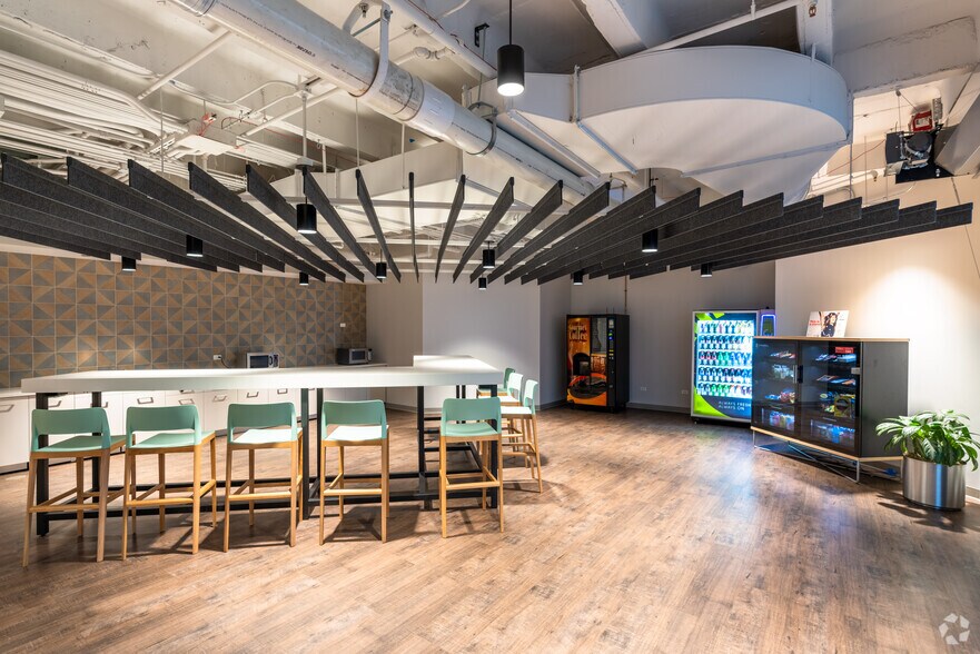 More Photos Of 400 Skokie Blvd, Northbrook Office For Lease