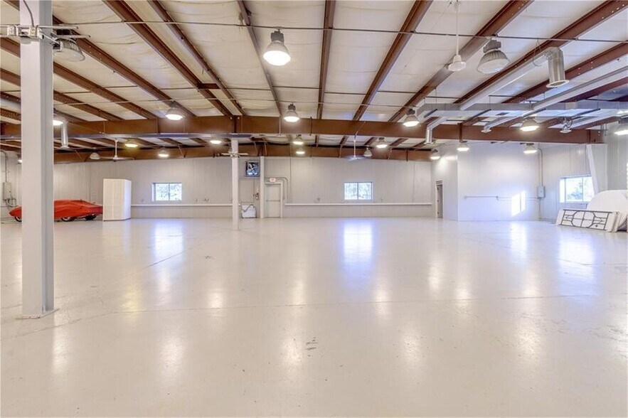 More Photos Of 6886 Wishart St, Huntsville Light Distribution For Lease