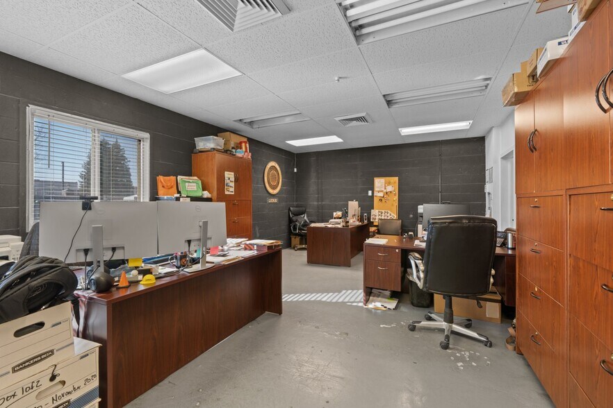More Photos Of 2201 H St, Bakersfield Office For Sale