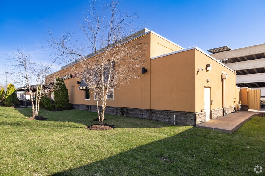 More Photos Of 1210 Strassner Dr, Brentwood Restaurant For Lease