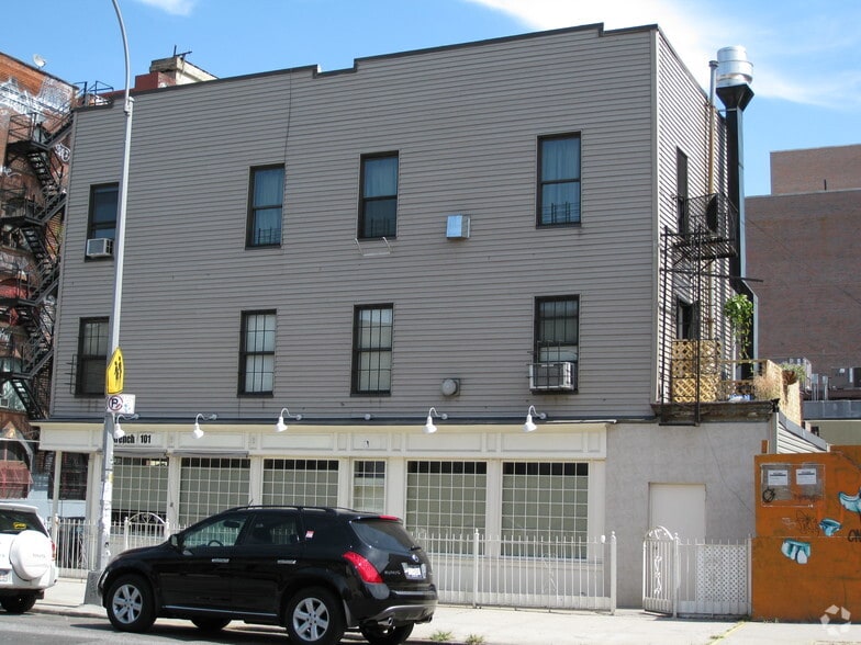 More Photos Of 2 Hope St, Brooklyn Storefront Retail Residential For Lease