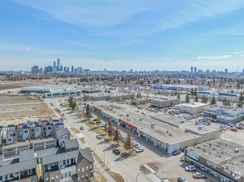 More Photos Of 20 Airport Rd NW, Edmonton Service For Lease