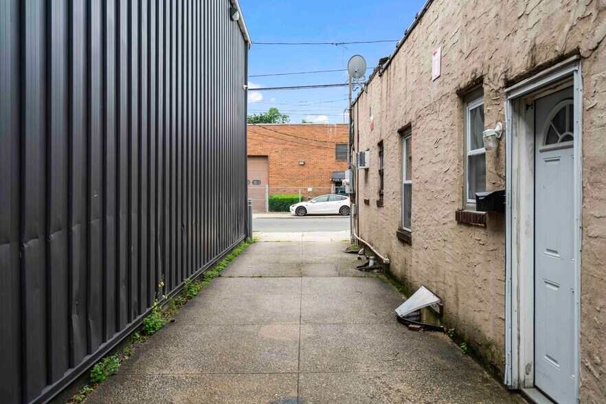 More Photos Of 507 Eagle Ave, West Hempstead Freestanding For Sale