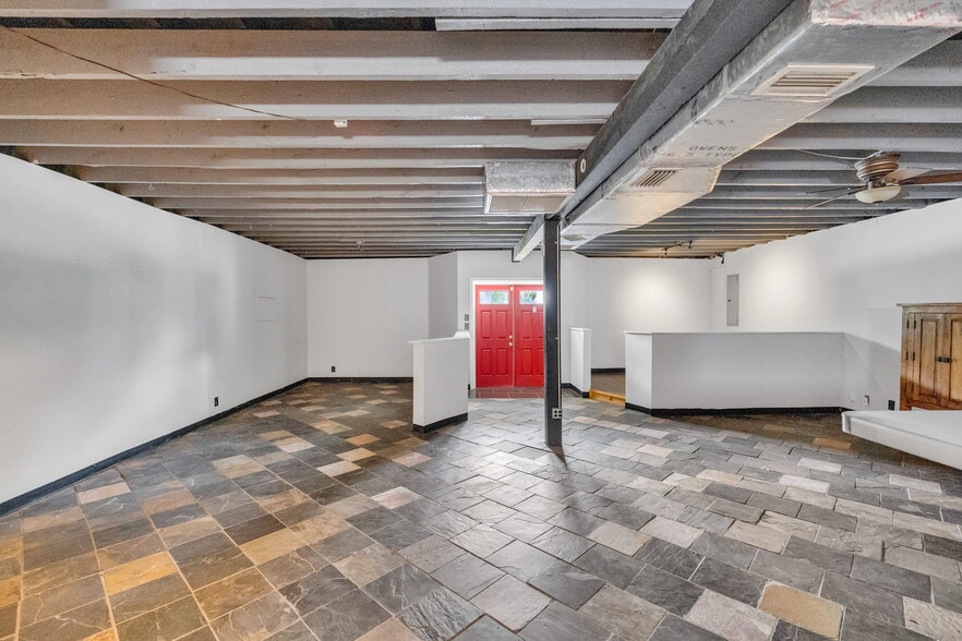 More Photos Of 1425 Walnut St, Jacksonville Freestanding For Sale