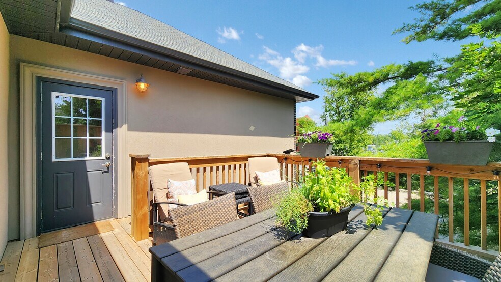 More Photos Of 42 Somerville St, Whitchurch-Stouffville Specialty For Sale