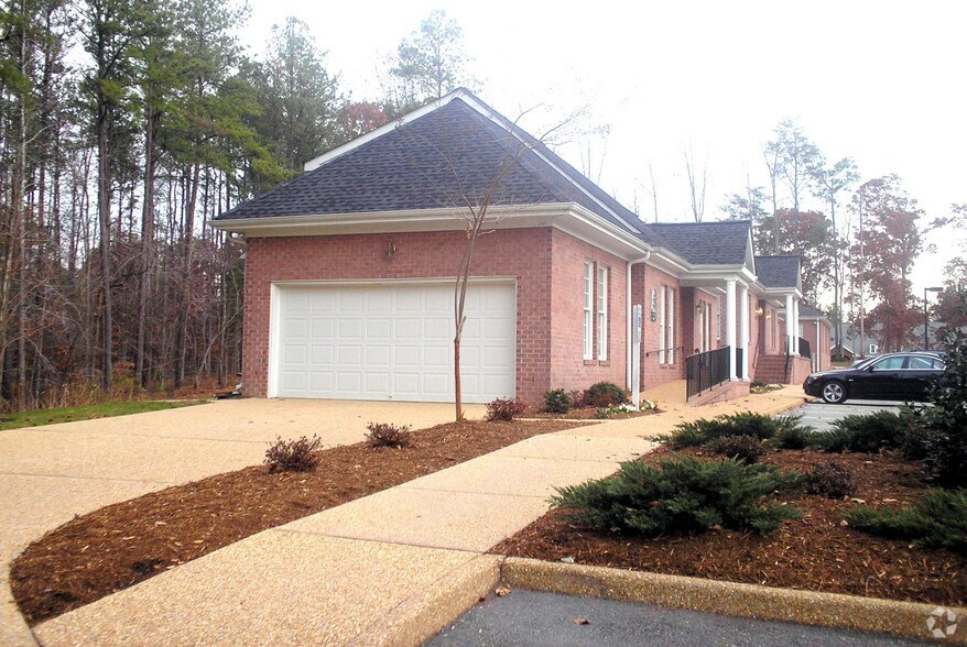 More Photos Of 368 McLaws Cir, Williamsburg Office For Lease