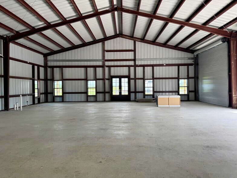 More Photos Of 6536 US-90, Lake Charles Light Manufacturing For Sale