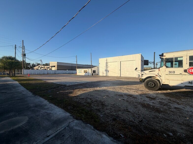 More Photos Of 3303 37th St, Orlando Warehouse For Lease